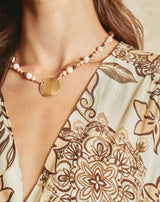 COLLAR CORTO CHAPA BEIGE