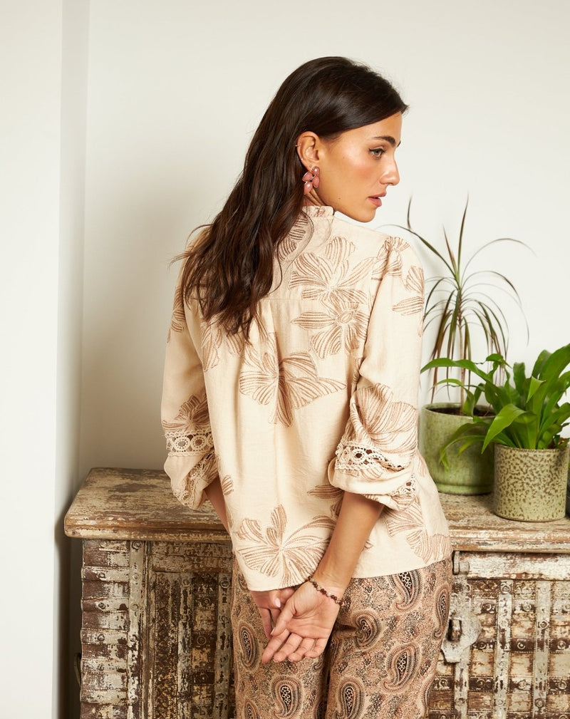 BLUSA ROMÁNTICA FLORA TAUPE - Monica Ecco