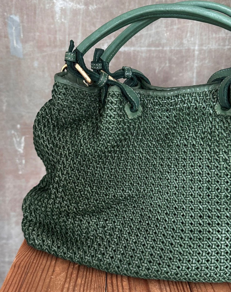 BOLSA PIEL TRENZADA VERDE - Monica Ecco