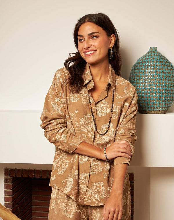 CAMISA BORDADA FLORES MELI TAUPE - Monica Ecco