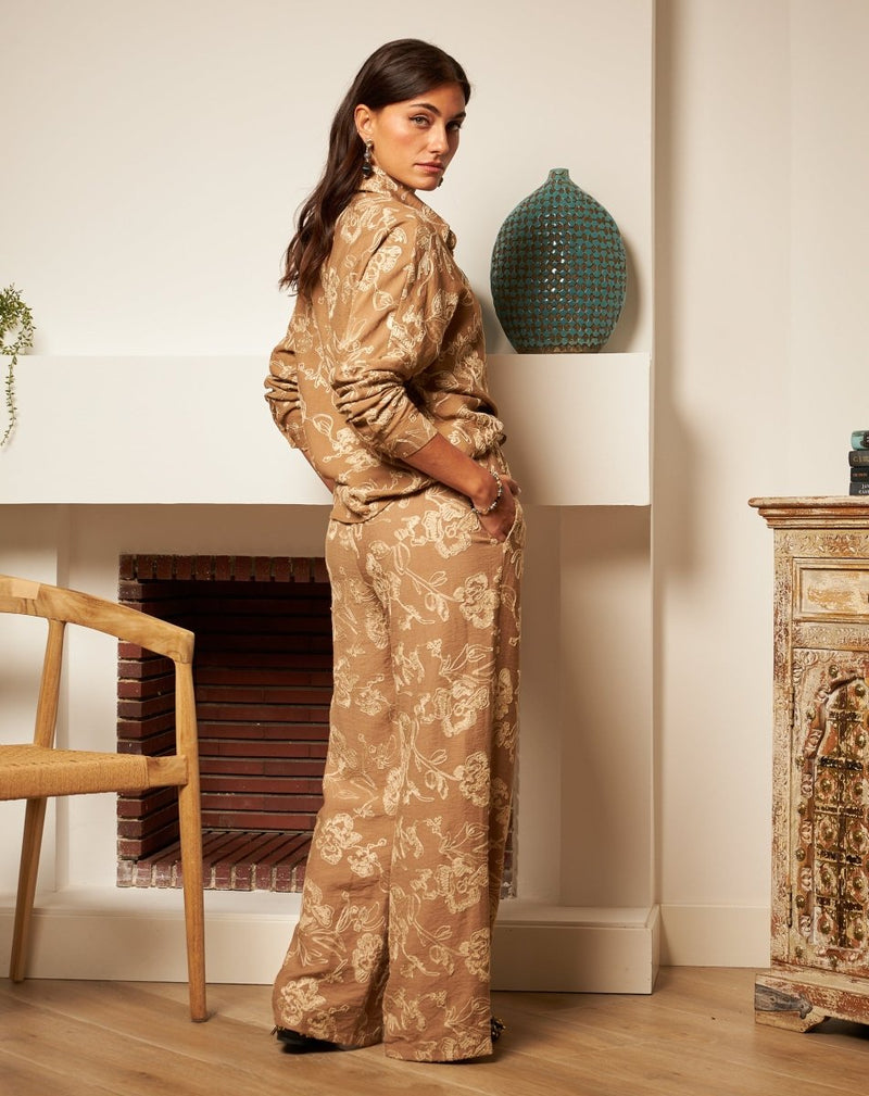 PANTALÓN BORDADO FLORES MELI TAUPE - Monica Ecco
