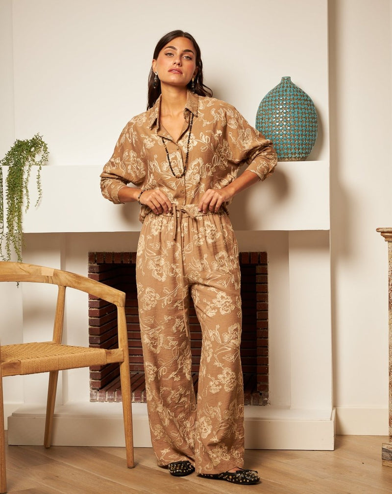 PANTALÓN BORDADO FLORES MELI TAUPE - Monica Ecco