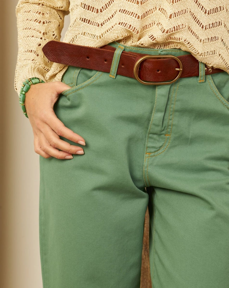 PANTALÓN CHINO BAJO VUELTA VERDE - Monica Ecco