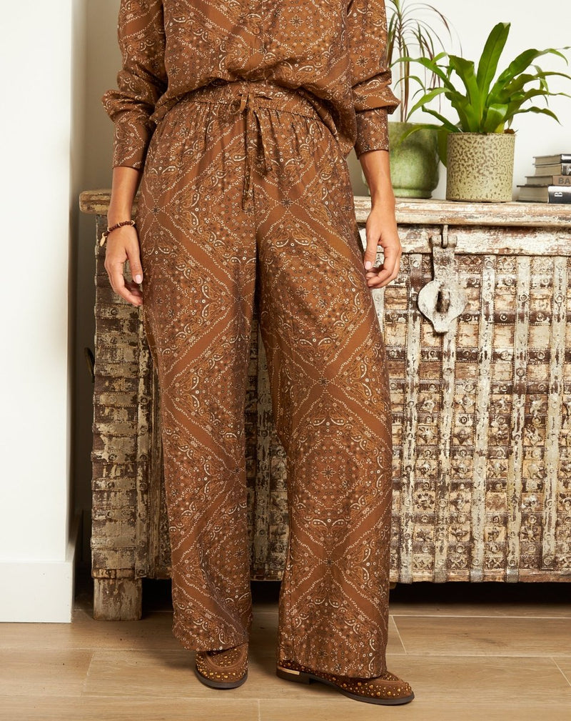 PANTALÓN FLORES MONA MARRÓN - Monica Ecco