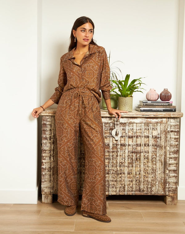 PANTALÓN FLORES MONA MARRÓN - Monica Ecco