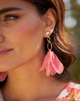 PENDIENTES PETALOS CORAL LARGOS - Monica Ecco