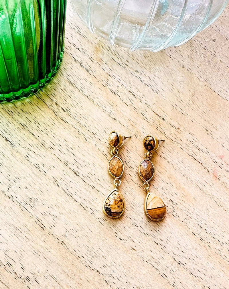 PENDIENTES PIEDRAS COLGANTES BEIGE - Monica Ecco