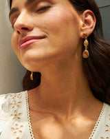 PENDIENTES PIEDRAS COLGANTES BEIGE - Monica Ecco