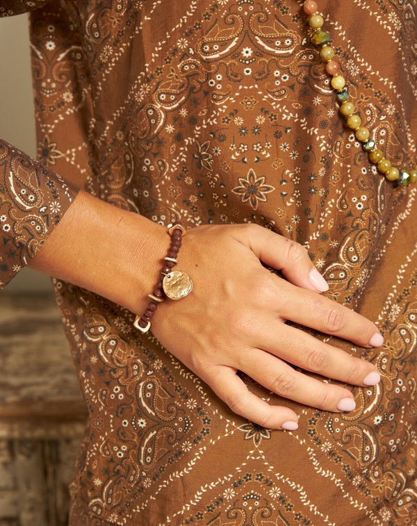 PULSERA CRISTAL ELÁSTICA CHAPA MARRÓN - Monica Ecco