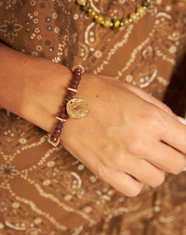 PULSERA CRISTAL ELÁSTICA CHAPA MARRÓN - Monica Ecco