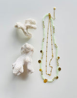 COLLAR CRISTAL Y CADENA CON MEDALLITAS - Monica Ecco