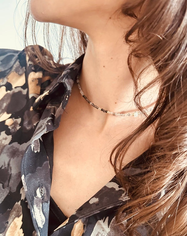COLLAR CRISTALES GRISES - Monica Ecco
